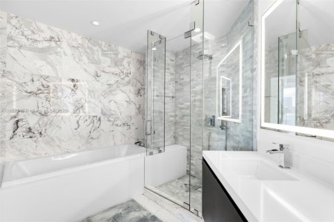 Condominio en alquiler en Miami, Florida, 2 dormitorios, 108.6 m2 № 1877563 - foto 8