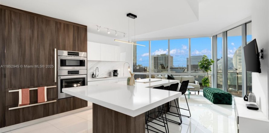 Condominio en Miami, Florida, 2 dormitorios № 1877563