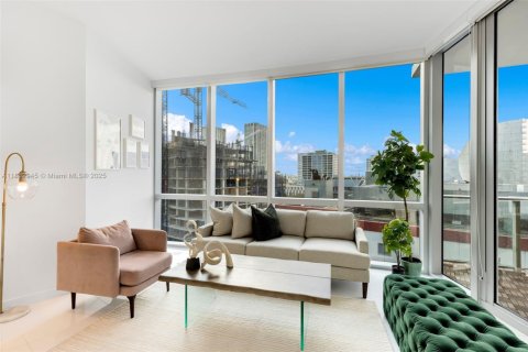 Condominio en alquiler en Miami, Florida, 2 dormitorios, 108.6 m2 № 1877563 - foto 2