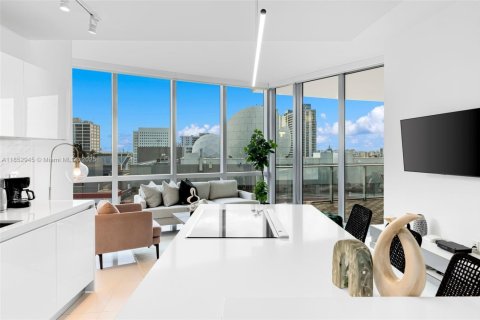 Condominio en alquiler en Miami, Florida, 2 dormitorios, 108.6 m2 № 1877563 - foto 6