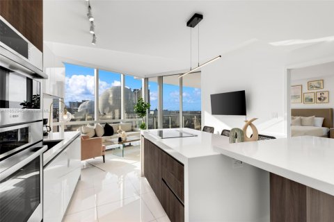 Condominio en alquiler en Miami, Florida, 2 dormitorios, 108.6 m2 № 1877563 - foto 3