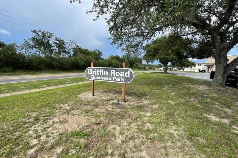 Propiedad comercial en alquiler en Leesburg, Florida, 1393.53 m2 № 1824010 - foto 9