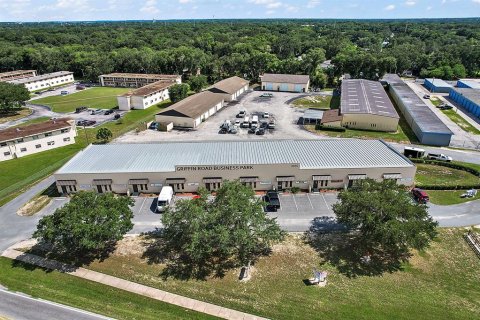 Propiedad comercial en alquiler en Leesburg, Florida, 1393.53 m2 № 1824010 - foto 1
