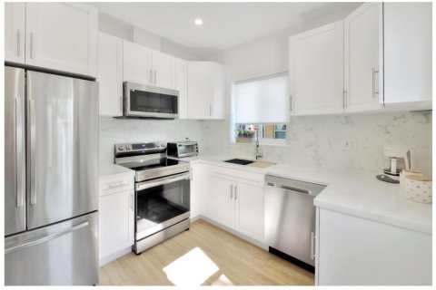 Villa ou maison à louer à Miami Beach, Floride: 3 chambres, 124.86 m2 № 2089523 - photo 2