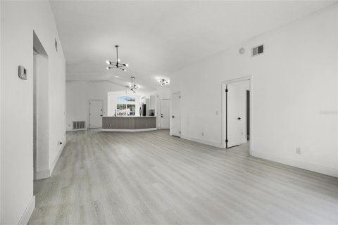 Villa ou maison à louer à Kissimmee, Floride: 3 chambres, 145.39 m2 № 2388202 - photo 10