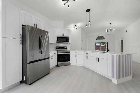 Villa ou maison à louer à Kissimmee, Floride: 3 chambres, 145.39 m2 № 2388202 - photo 9