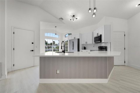 Villa ou maison à louer à Kissimmee, Floride: 3 chambres, 145.39 m2 № 2388202 - photo 7