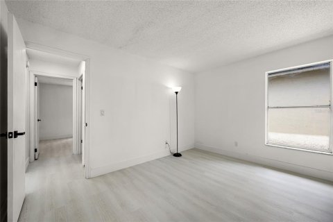 Villa ou maison à louer à Kissimmee, Floride: 3 chambres, 145.39 m2 № 2388202 - photo 17