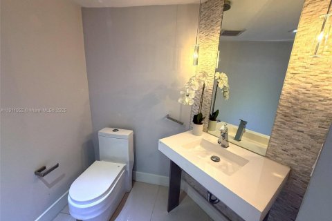 Condominio en venta en Miami, Florida, 3 dormitorios, 231.79 m2 № 1967485 - foto 28