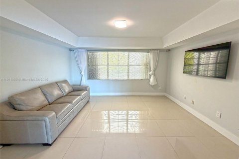 Condominio en venta en Miami, Florida, 3 dormitorios, 231.79 m2 № 1967485 - foto 13