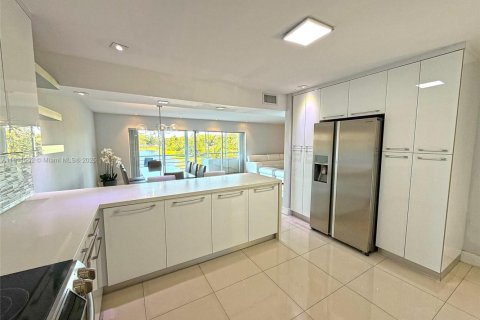 Condominio en venta en Miami, Florida, 3 dormitorios, 231.79 m2 № 1967485 - foto 8