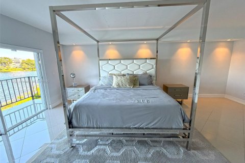 Condominio en venta en Miami, Florida, 3 dormitorios, 231.79 m2 № 1967485 - foto 16