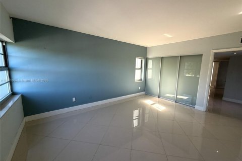 Condominio en venta en Miami, Florida, 3 dormitorios, 231.79 m2 № 1967485 - foto 24