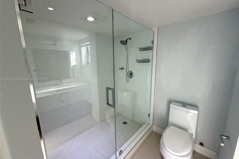 Condominio en venta en Miami, Florida, 3 dormitorios, 231.79 m2 № 1967485 - foto 25
