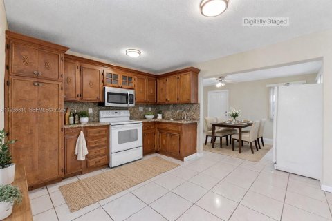 Villa ou maison à vendre à Tamarac, Floride: 3 chambres, 147.53 m2 № 1994840 - photo 9