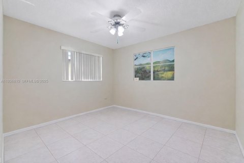 Villa ou maison à vendre à Tamarac, Floride: 3 chambres, 147.53 m2 № 1994840 - photo 17