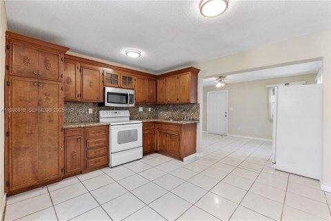 Villa ou maison à vendre à Tamarac, Floride: 3 chambres, 147.53 m2 № 1994840 - photo 8