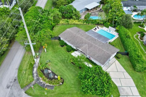 House in Miami, Florida 3 bedrooms, 191.66 sq.m. № 2003158 - photo 21