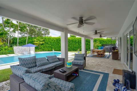 House in Miami, Florida 3 bedrooms, 191.66 sq.m. № 2003158 - photo 16