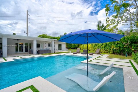 House in Miami, Florida 3 bedrooms, 191.66 sq.m. № 2003158 - photo 19