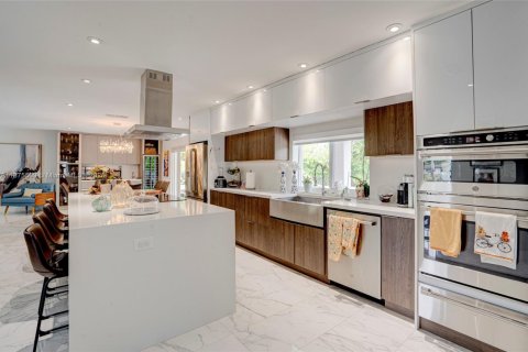 House in Miami, Florida 3 bedrooms, 191.66 sq.m. № 2003158 - photo 8