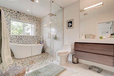 House in Miami, Florida 3 bedrooms, 191.66 sq.m. № 2003158 - photo 15