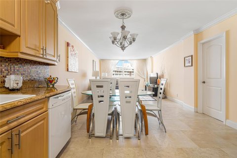 Condo in Hallandale Beach, Florida, 1 bedroom  № 1957628 - photo 14