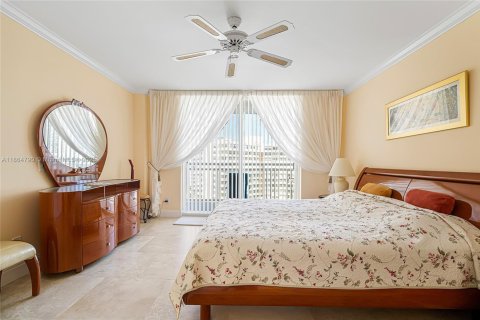 Condo in Hallandale Beach, Florida, 1 bedroom  № 1957628 - photo 22