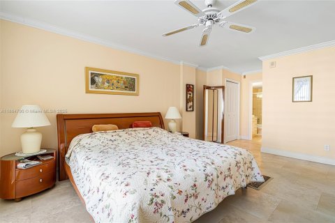 Condo in Hallandale Beach, Florida, 1 bedroom  № 1957628 - photo 24