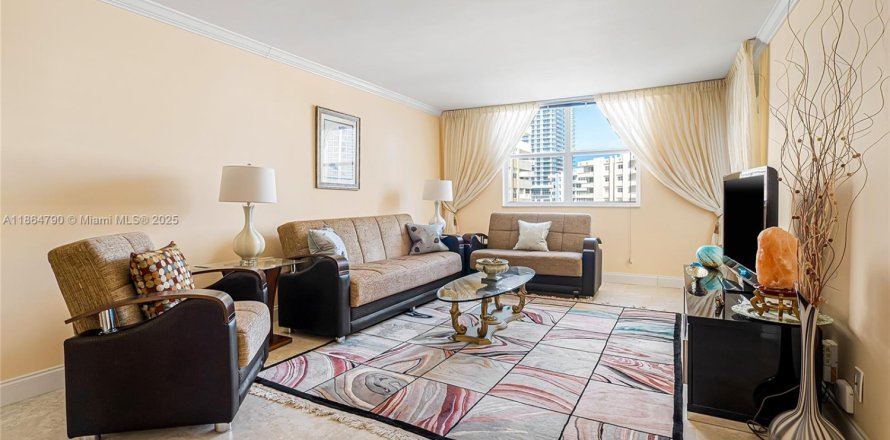 Condo in Hallandale Beach, Florida, 1 bedroom  № 1957628