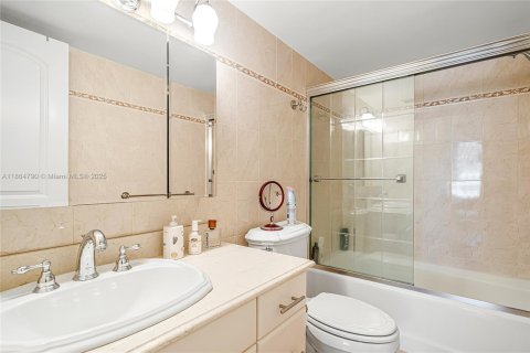 Condo in Hallandale Beach, Florida, 1 bedroom  № 1957628 - photo 26