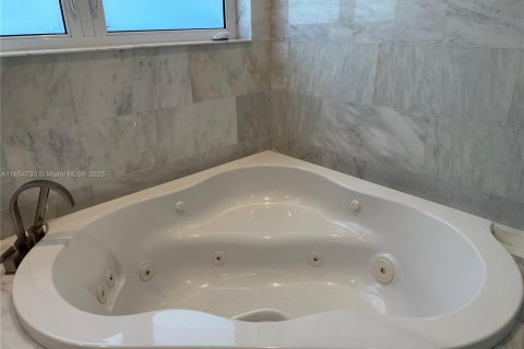 Купить виллу или дом в Пайнкрест, Флорида 6 спален, 543.39м2, № 1874927 - фото 22