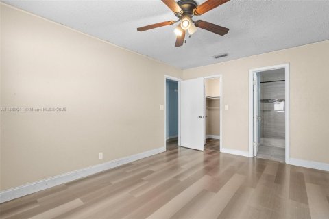House in North Lauderdale, Florida 3 bedrooms, 119.66 sq.m. № 1890392 - photo 14