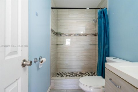 House in North Lauderdale, Florida 3 bedrooms, 119.66 sq.m. № 1890392 - photo 19