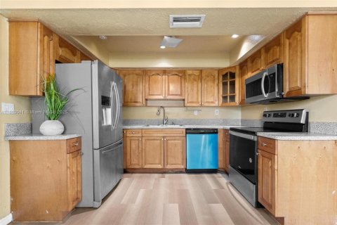 House in North Lauderdale, Florida 3 bedrooms, 119.66 sq.m. № 1890392 - photo 8
