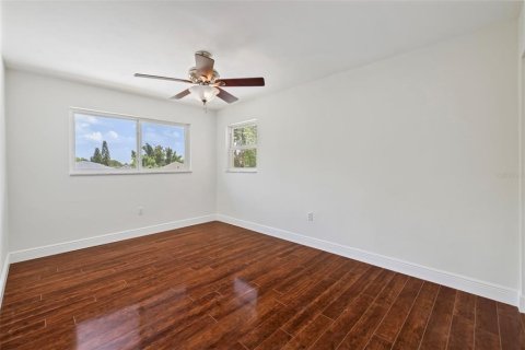 Condo in Saint Petersburg, Florida, 2 bedrooms  № 1848542 - photo 16