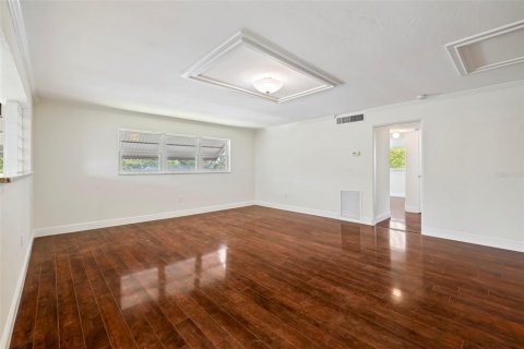 Condo in Saint Petersburg, Florida, 2 bedrooms  № 1848542 - photo 12