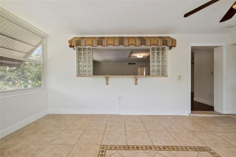 Condo in Saint Petersburg, Florida, 2 bedrooms  № 1848542 - photo 5