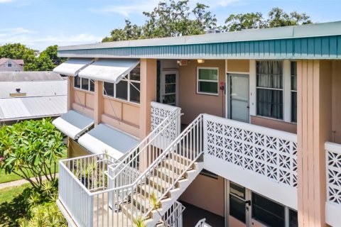 Condo in Saint Petersburg, Florida, 2 bedrooms  № 1848542 - photo 1