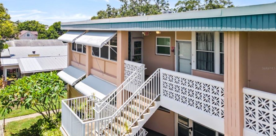 Condo in Saint Petersburg, Florida, 2 bedrooms  № 1848542