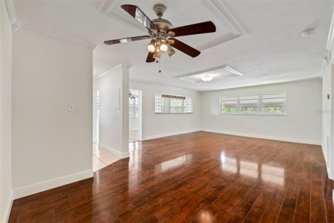 Condo in Saint Petersburg, Florida, 2 bedrooms  № 1848542 - photo 11