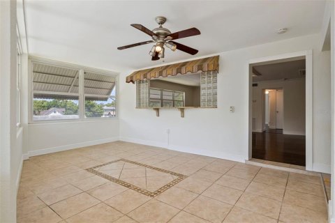Condo in Saint Petersburg, Florida, 2 bedrooms  № 1848542 - photo 4