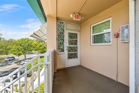 Condo in Saint Petersburg, Florida, 2 bedrooms  № 1848542 - photo 2