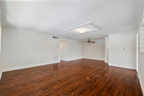 Condo in Saint Petersburg, Florida, 2 bedrooms  № 1848542 - photo 13
