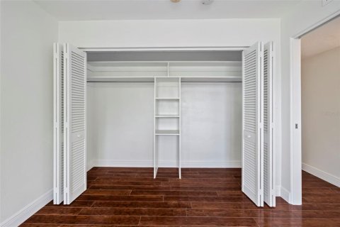 Condo in Saint Petersburg, Florida, 2 bedrooms  № 1848542 - photo 17