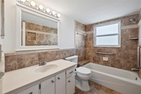 Condo in Saint Petersburg, Florida, 2 bedrooms  № 1848542 - photo 19