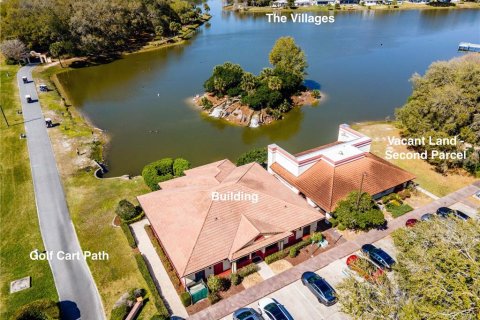 Immobilier commercial à vendre à Lady Lake, Floride: 325.99 m2 № 1107279 - photo 2