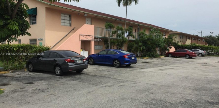 Condo in Sweetwater, Florida, 1 bedroom № 1893314