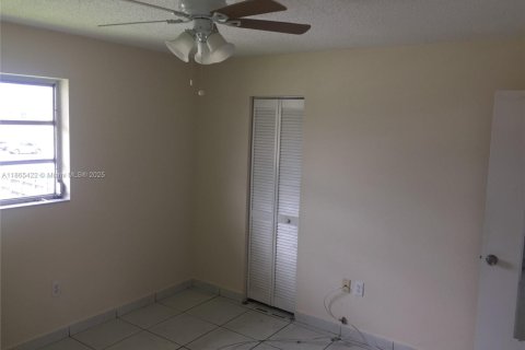 Condo in Sweetwater, Florida, 1 bedroom  № 1893314 - photo 5