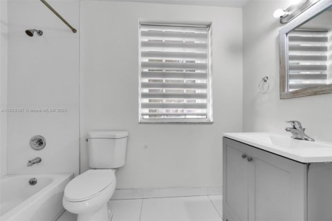 Touwnhouse à vendre à Miami, Floride: 3 chambres, 141.49 m2 № 1957567 - photo 20